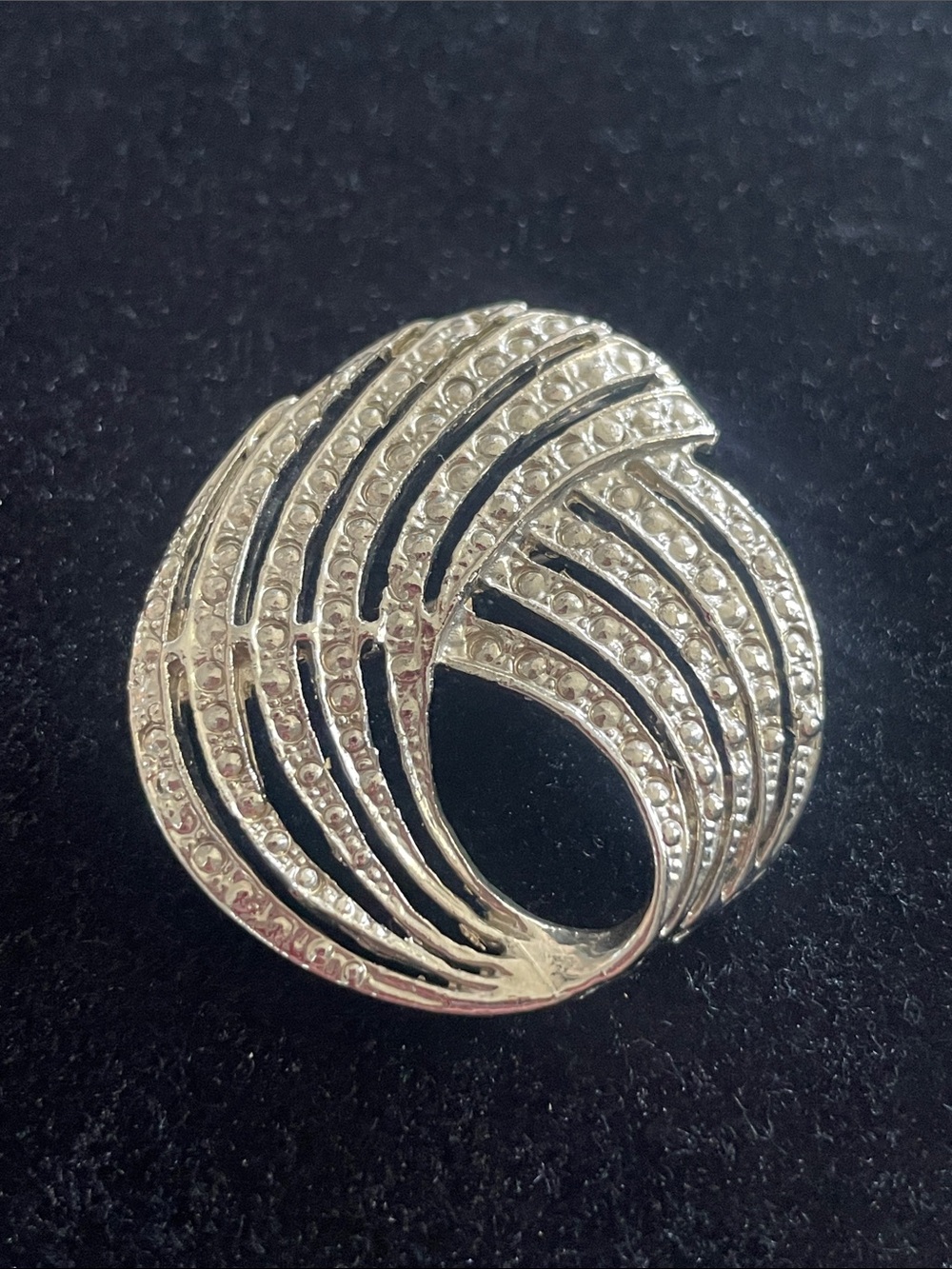 Vintage brooch / Pin abstract art Silvertone excellent condition!